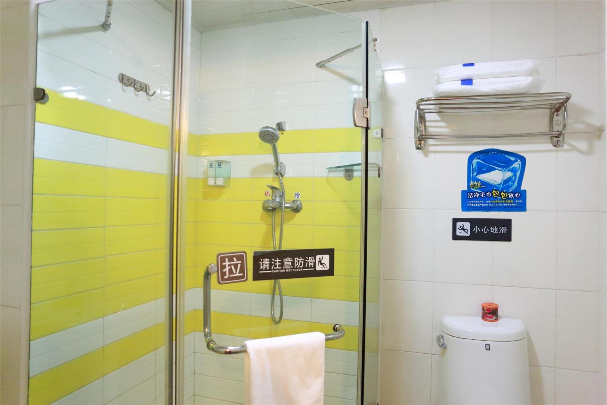 7Days Inn Guangzhou South Railway Station Huijiang Subway Station Exterior photo