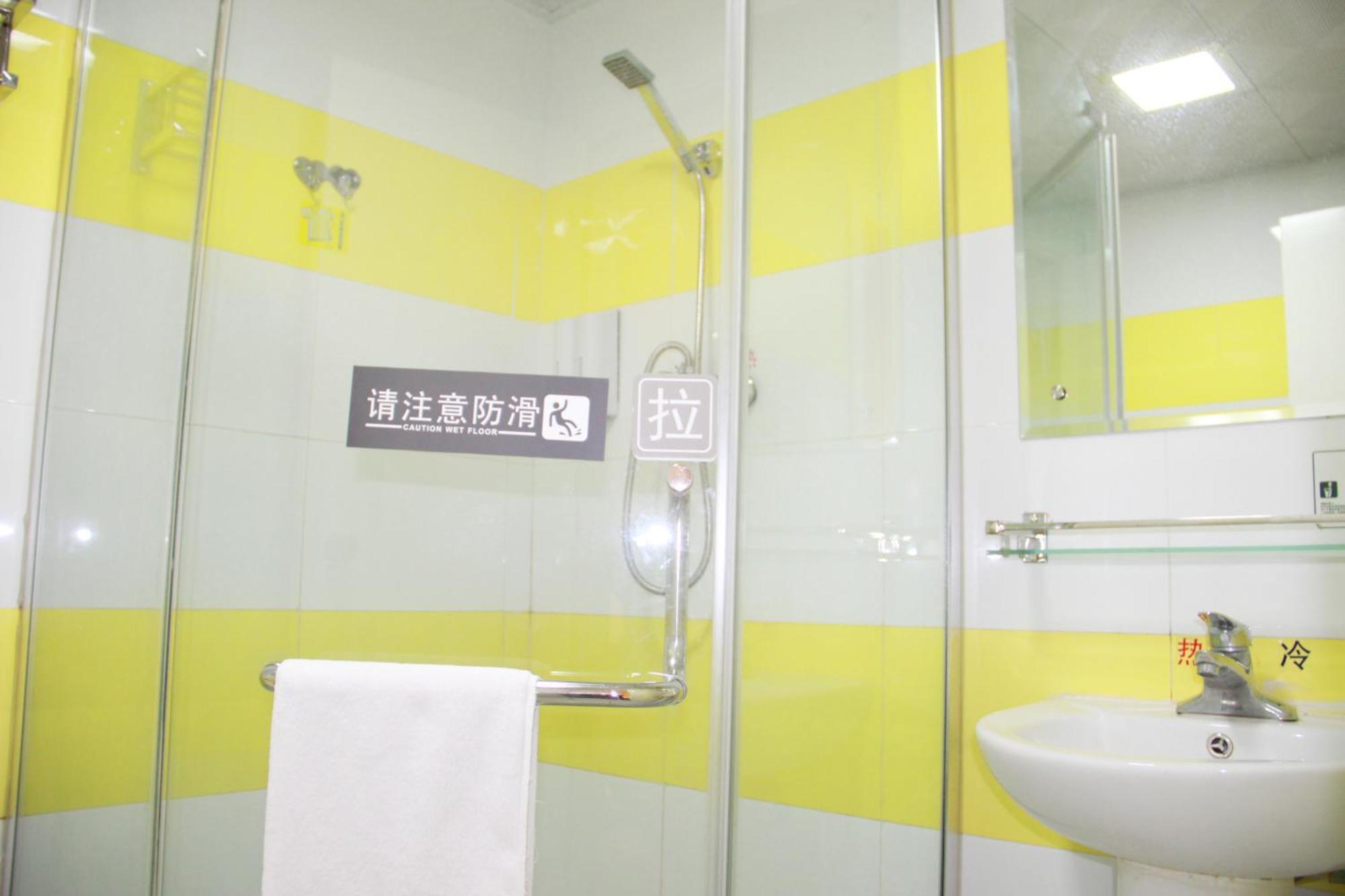 7Days Inn Guangzhou South Railway Station Huijiang Subway Station Exterior photo